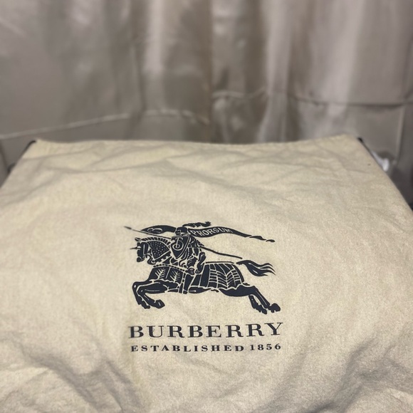 Authentic Burberry - Picture 4 of 4